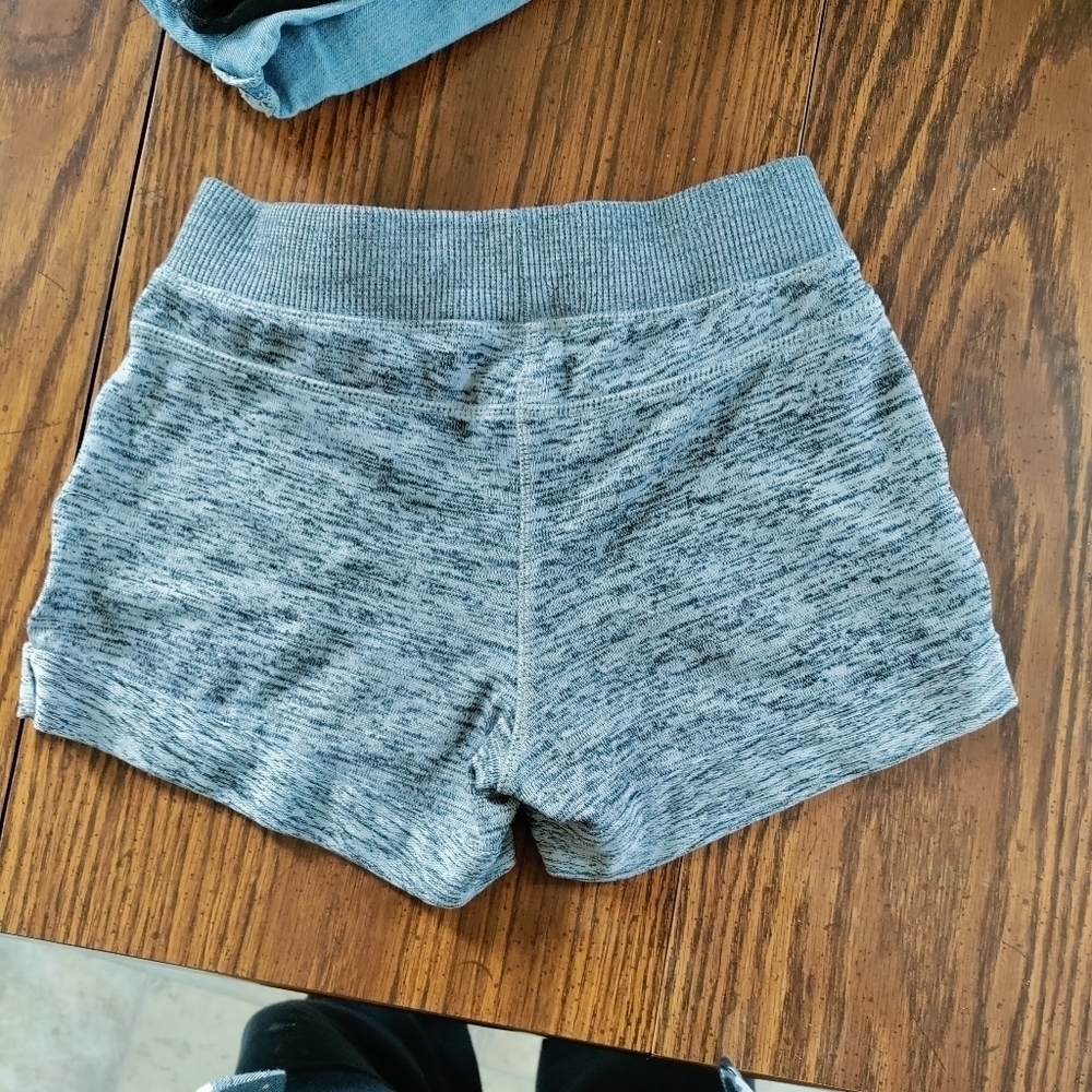 Drawstring shorts with pockets - Picture 4 of 6